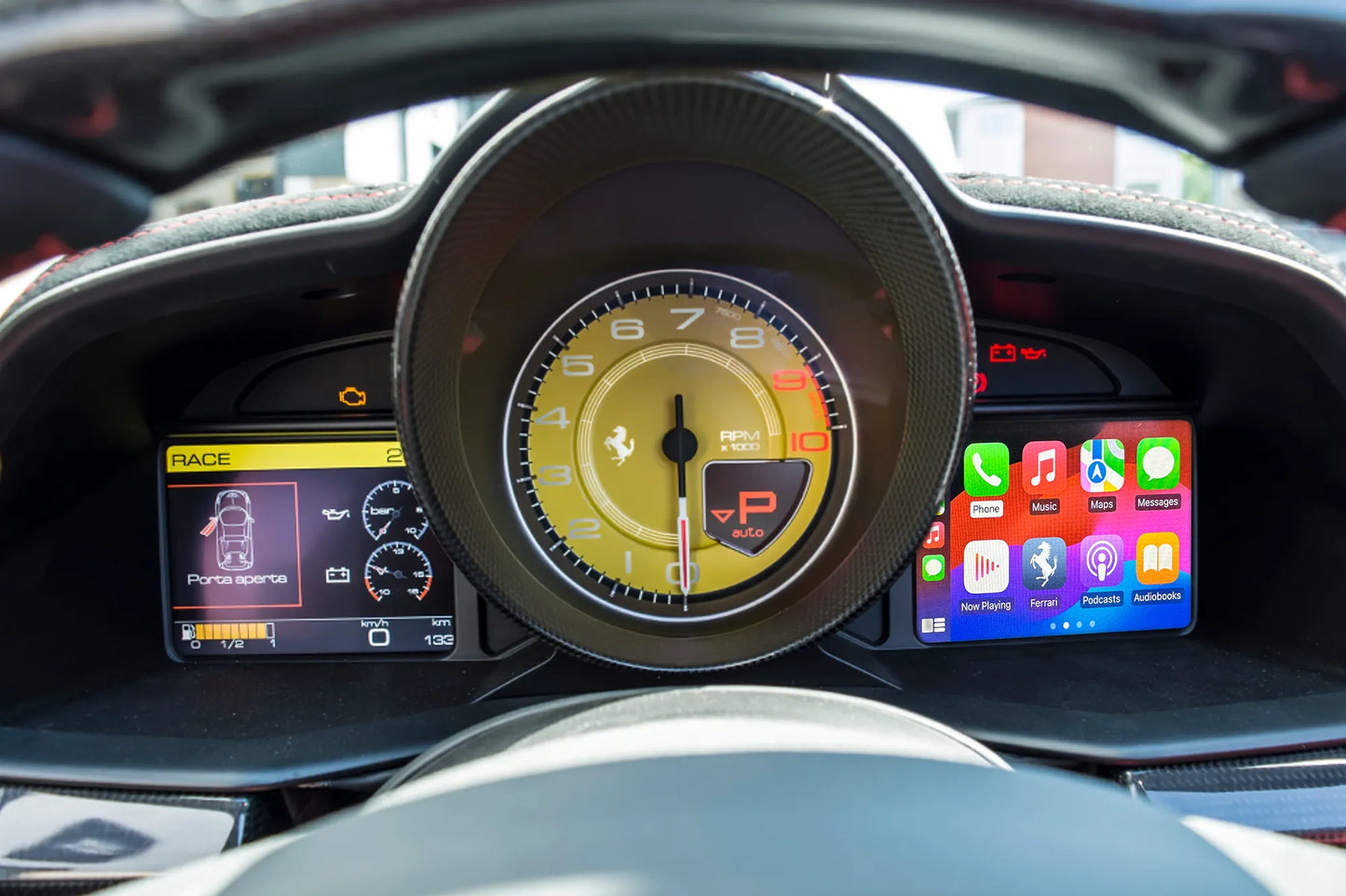 Ferrari 458 09-15 Wireless CarPlay & Android Auto Interface