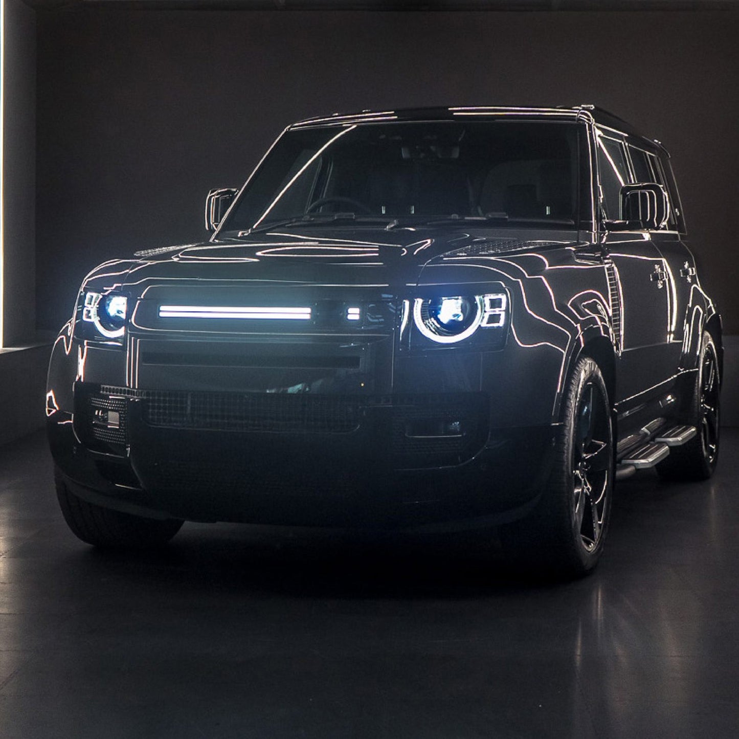 Land Rover Defender L663 2020+ Gloss Black Grille With LED Lights