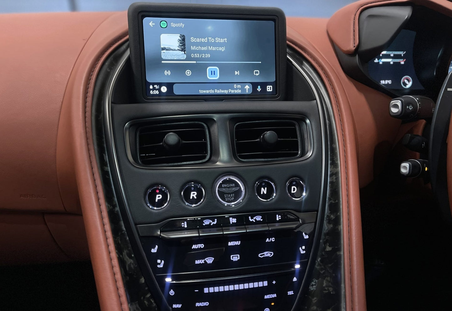 Aston Martin DB11/DBS 2016–2025 Wireless CarPlay & Android Auto Interface
