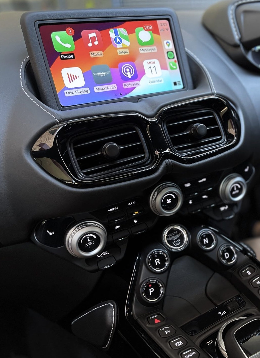 Aston Martin Vantage 2016–2025 Wireless CarPlay & Android Auto Interface